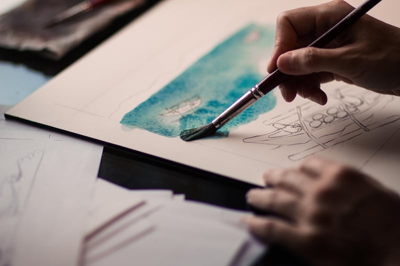 Painting and drawing utensils on a desk